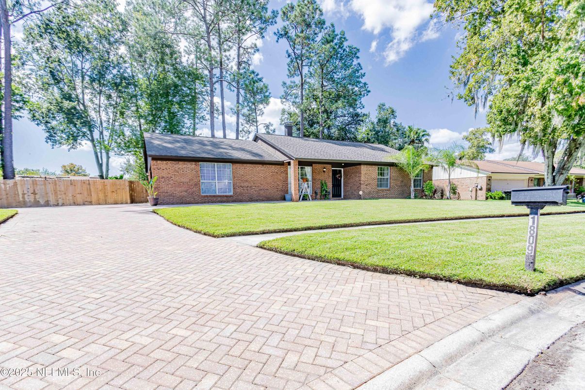 Backyard, Exterior, Facade, Brick Facade, Ranch