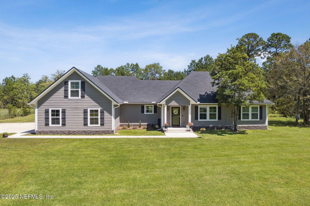 Backyard, Exterior, Facade, Ranch