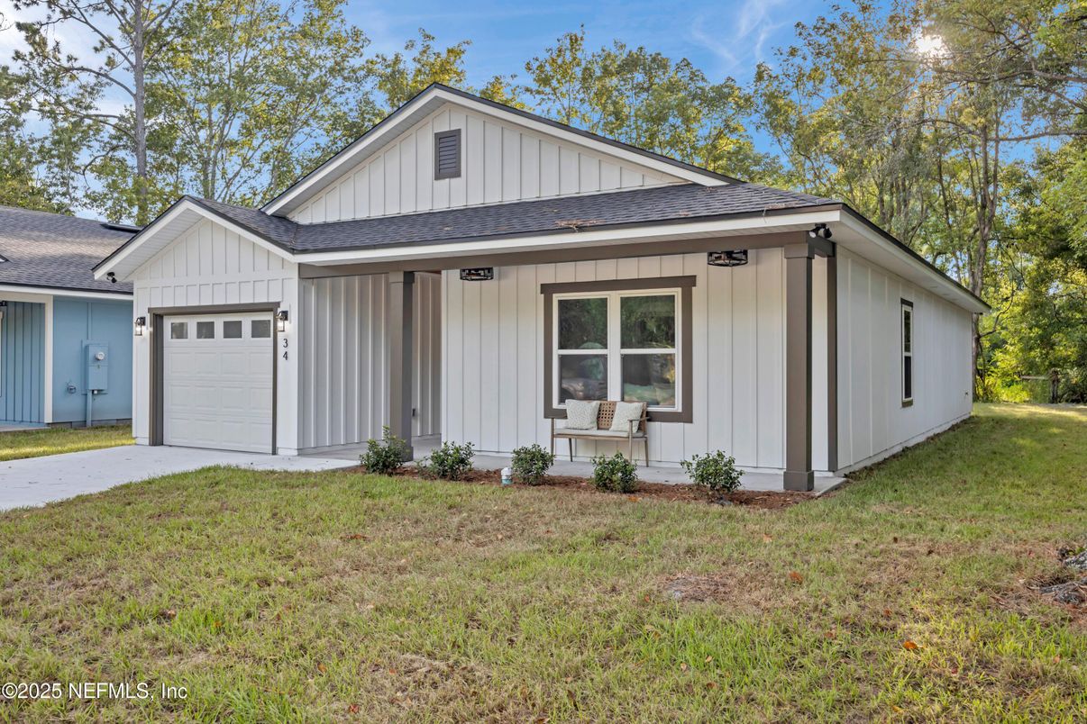 Attached, Exterior, Facade, Farmhouse