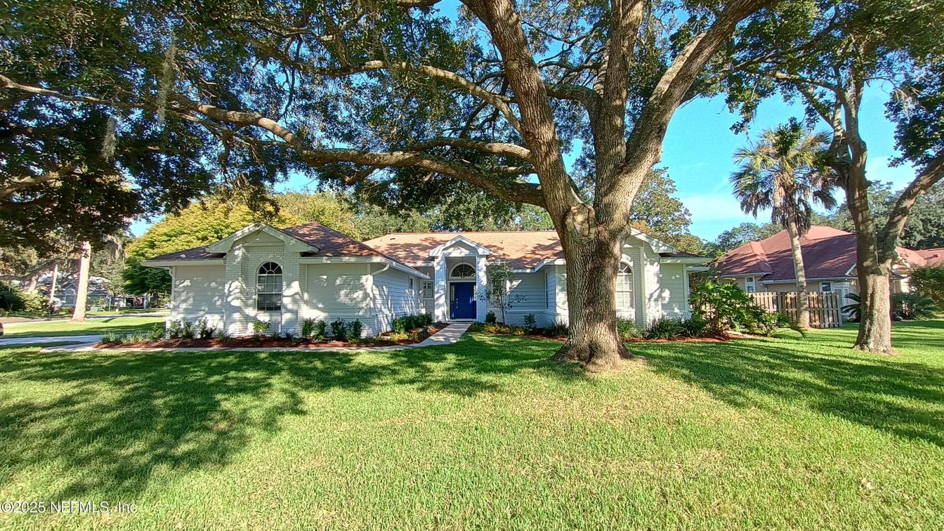 Backyard, Exterior, Facade, Ranch