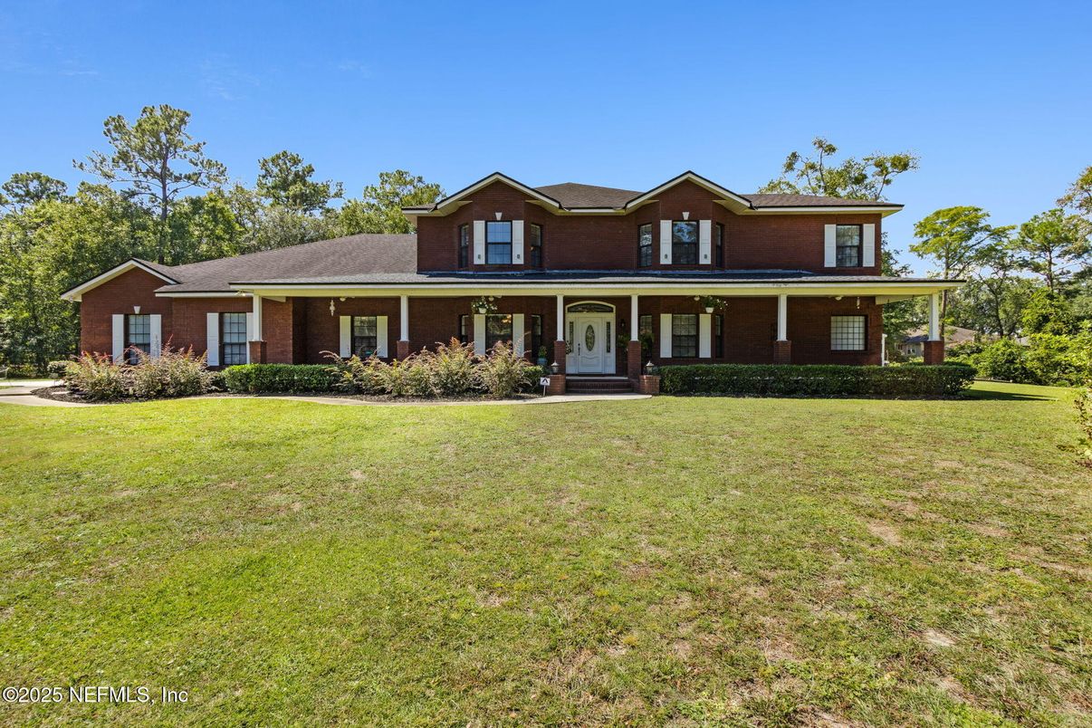 Exterior, Facade, Brick Facade, Split Level