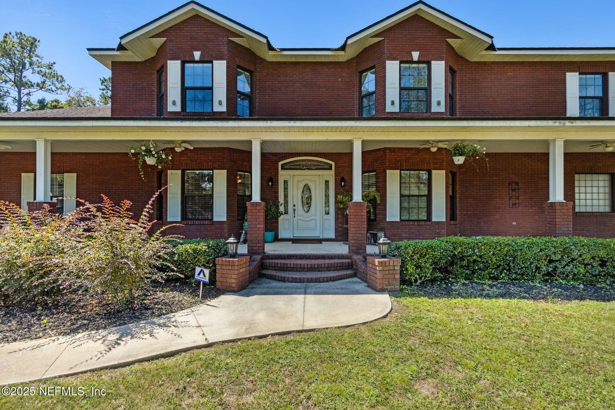 Exterior, Facade, Brick Facade, Rowhouse