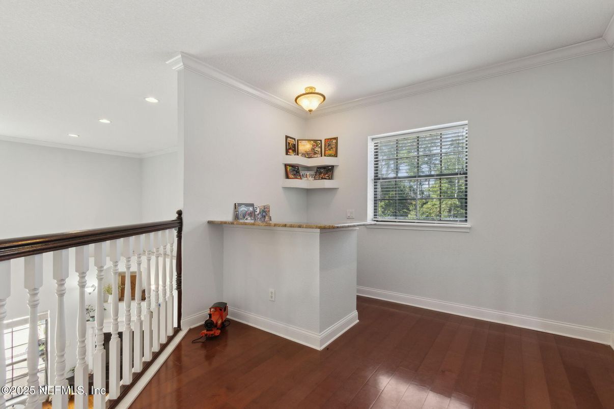 Interior, Recessed Lighting, Wood Texture Flooring