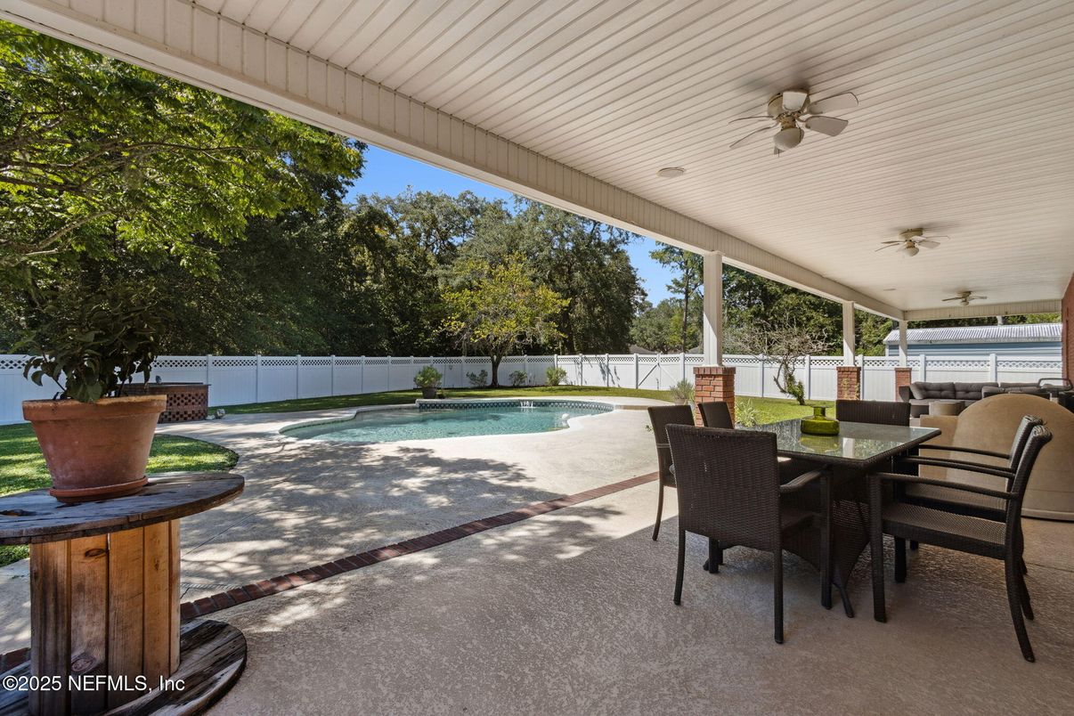 Exterior, Pool