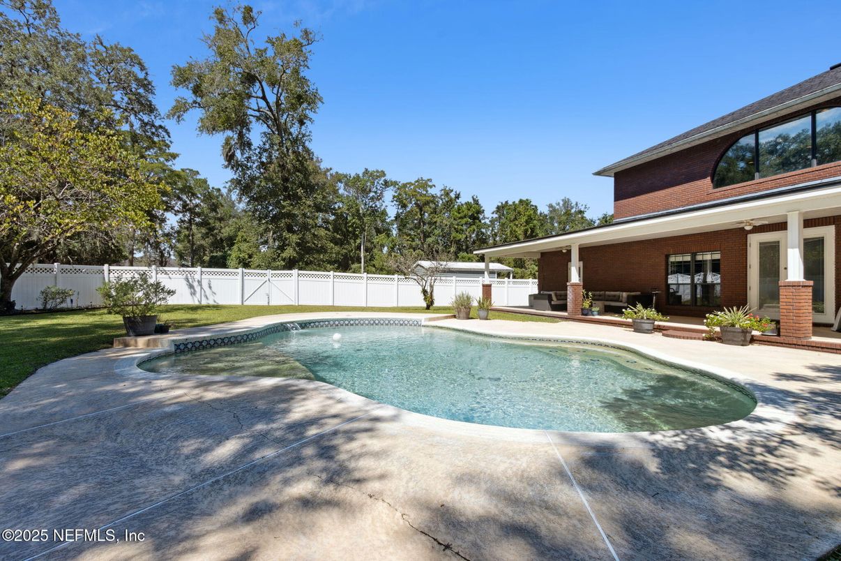 Exterior, Pool