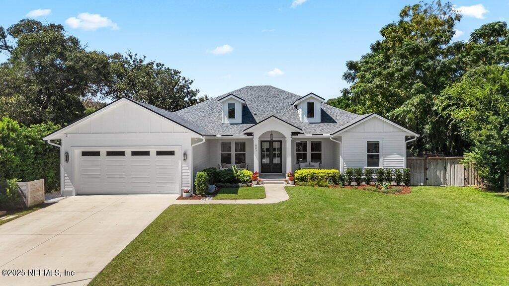 Attached, Exterior, Facade, Ranch