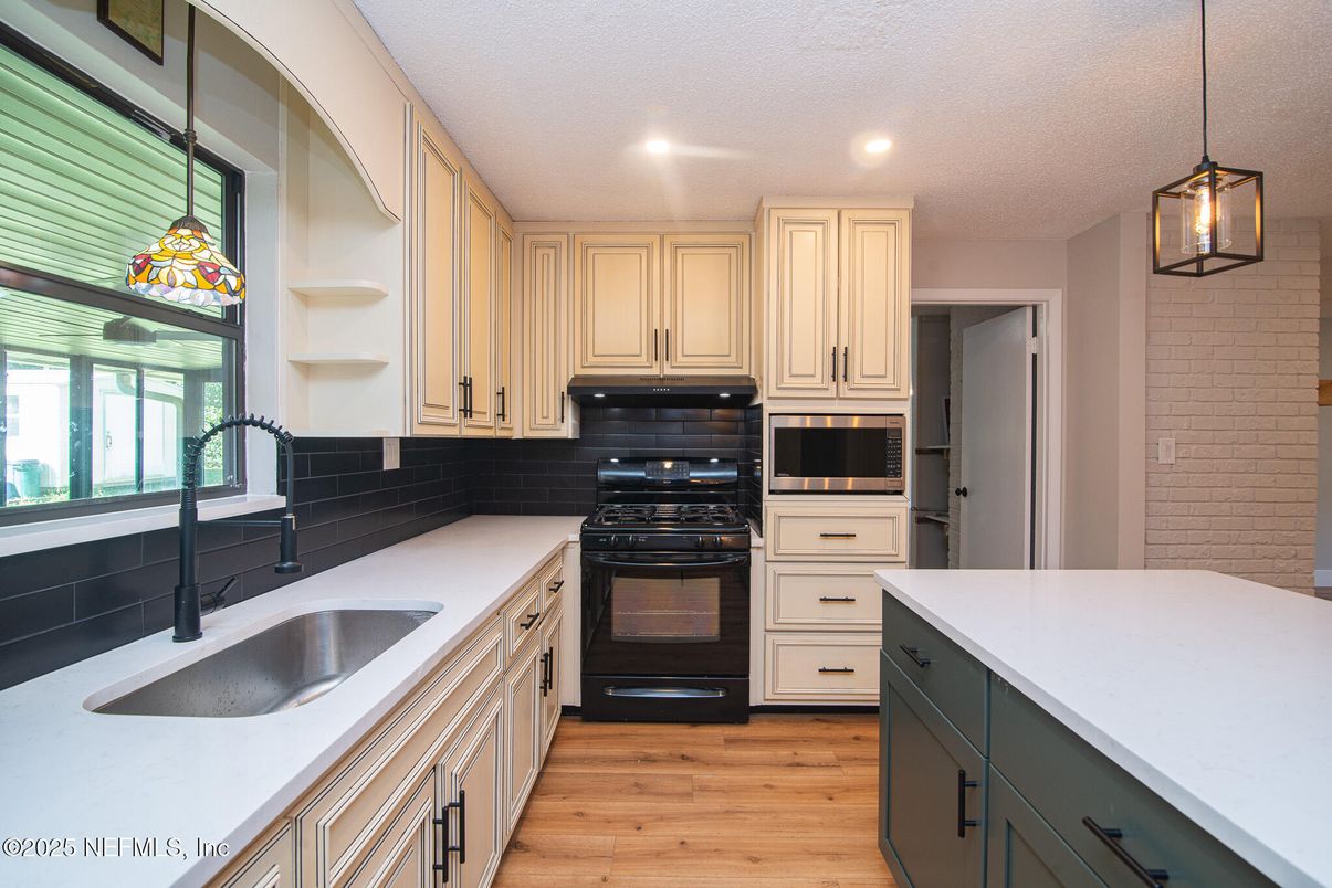 Interior, Kitchen, Pendant Lights, Recessed Lighting, Wood Texture Flooring
