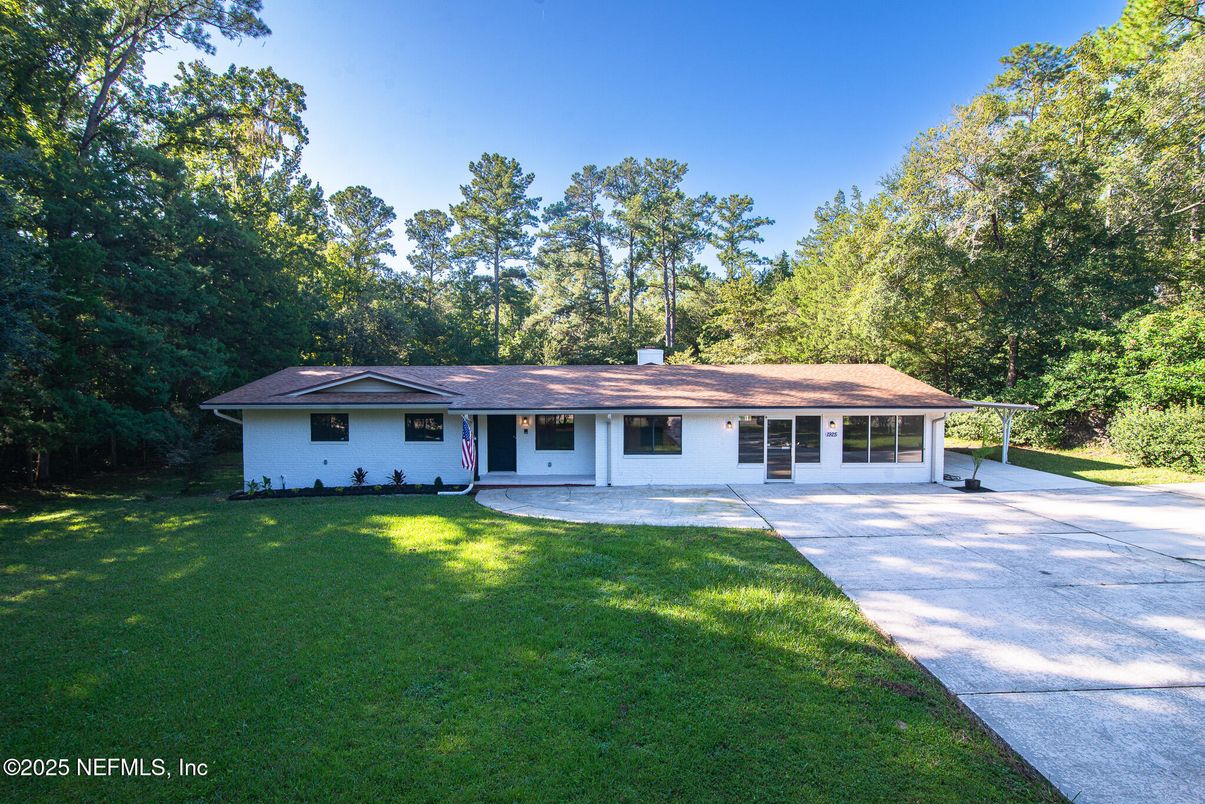 Backyard, Exterior, Facade, Ranch