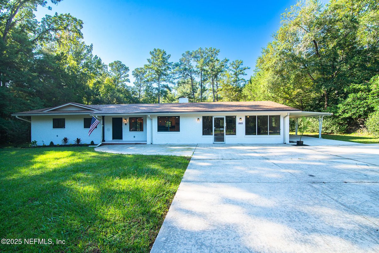 Backyard, Exterior, Facade, Ranch