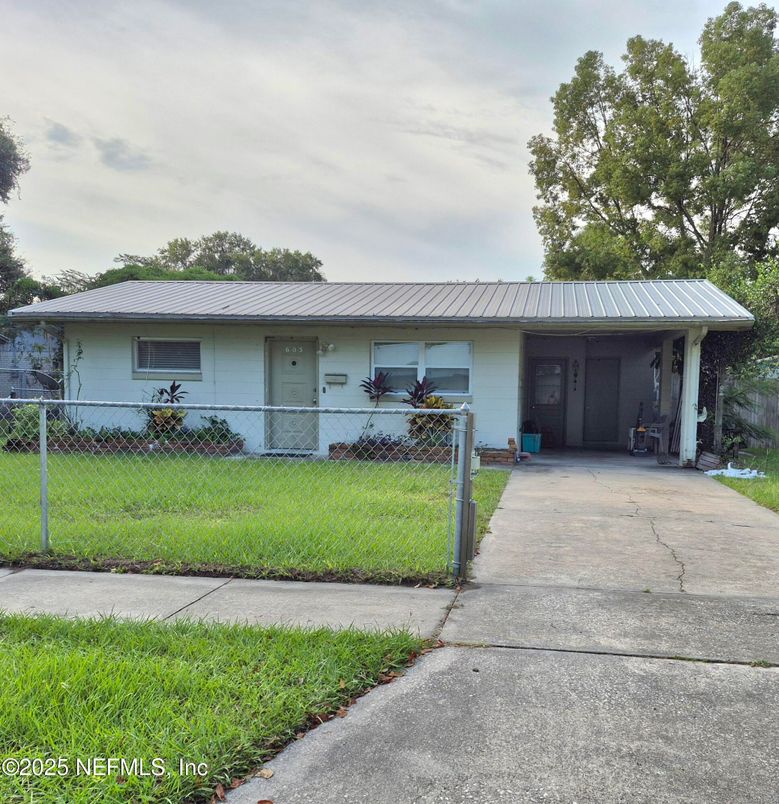 Backyard, Exterior, Facade, Ranch