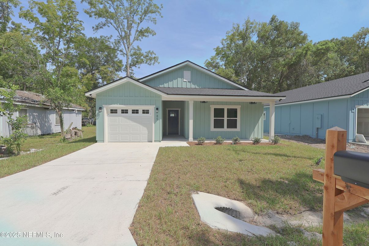 Attached, Exterior, Facade, Ranch