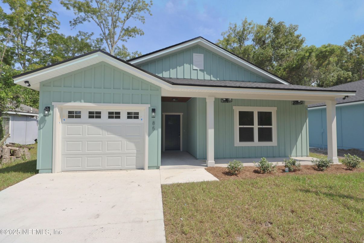 Attached, Exterior, Facade, Ranch