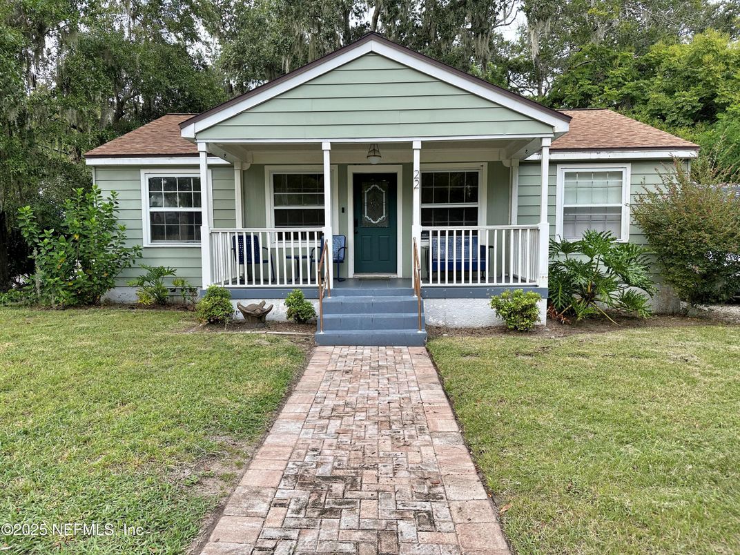 Exterior, Facade, Ranch