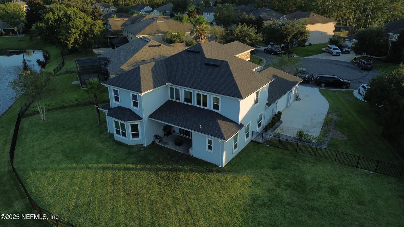 Exterior, Drone