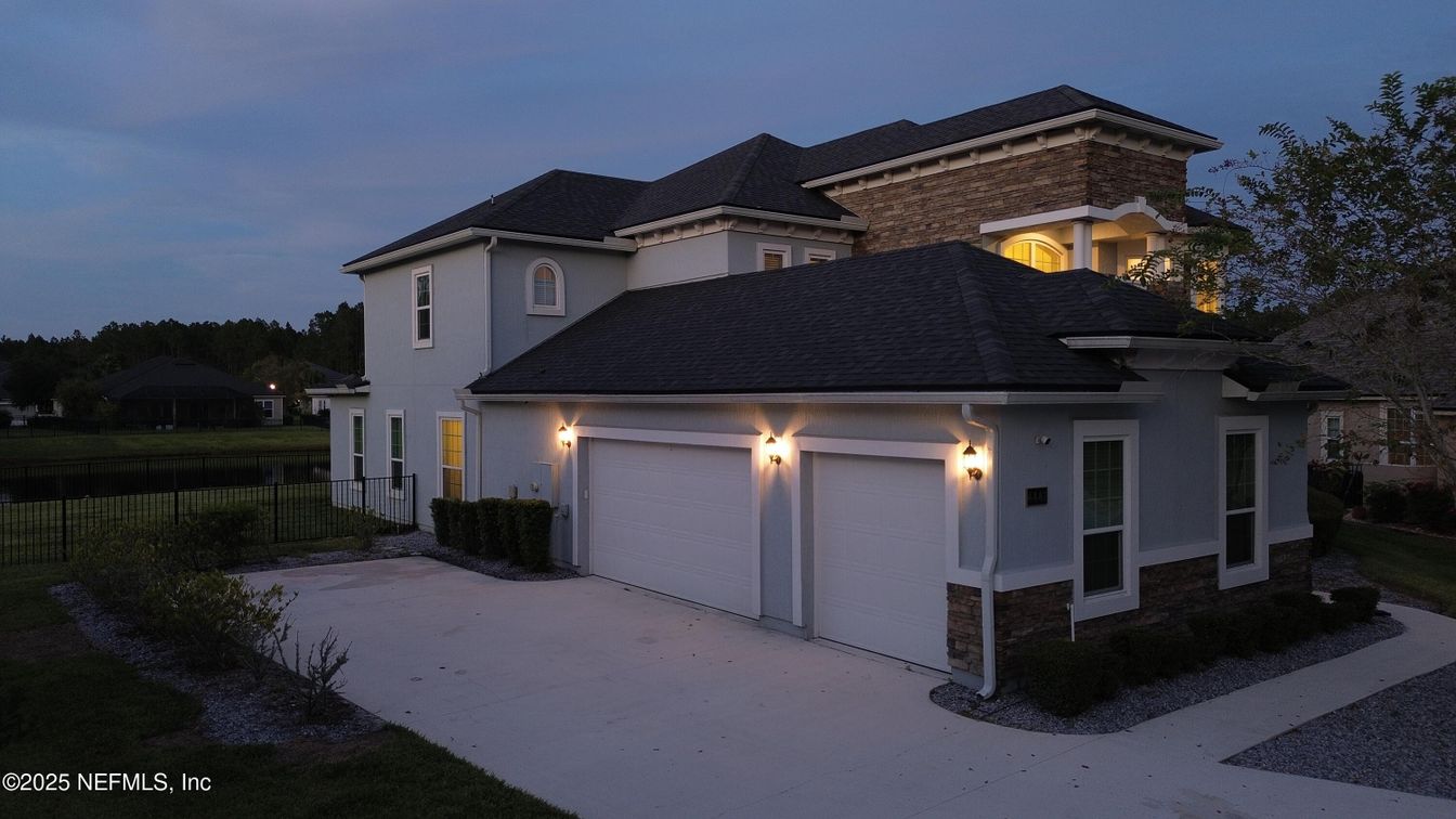 Attached, Exterior, Facade, Mediterranean