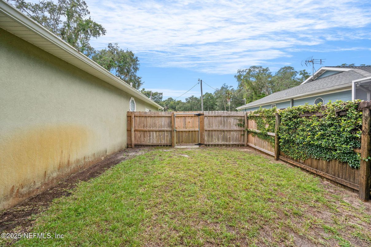 Backyard, Exterior