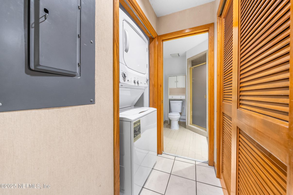 Bathroom, Interior, Utility Closets, Washer