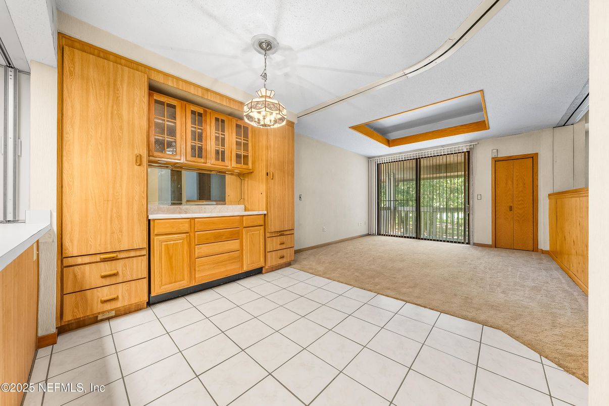 Empty room, Interior, Pendant Lights