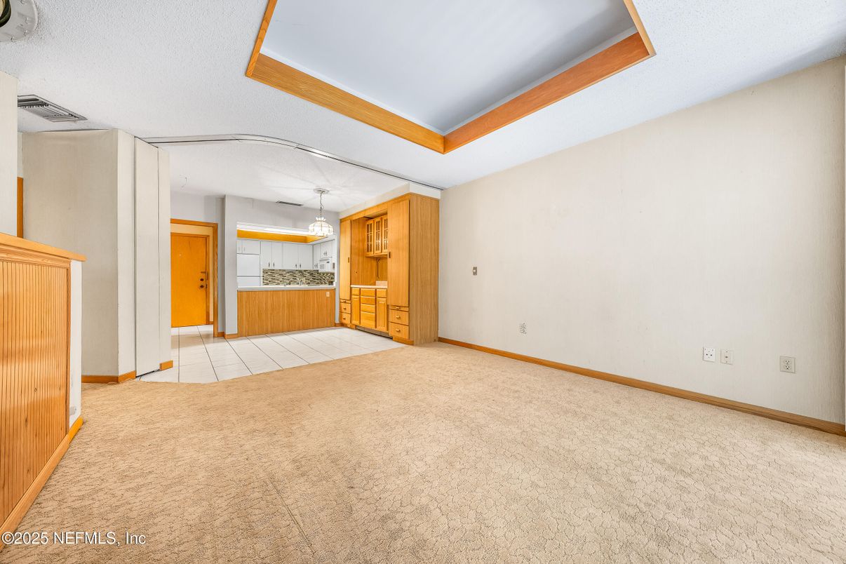 Chandelier, Empty room, Interior, Pendant Lights