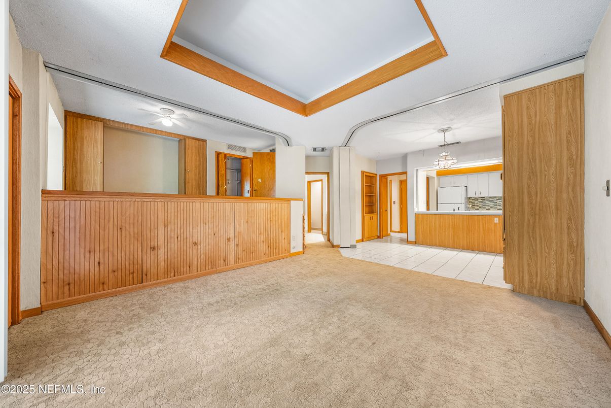 Empty room, Interior, Pendant Lights