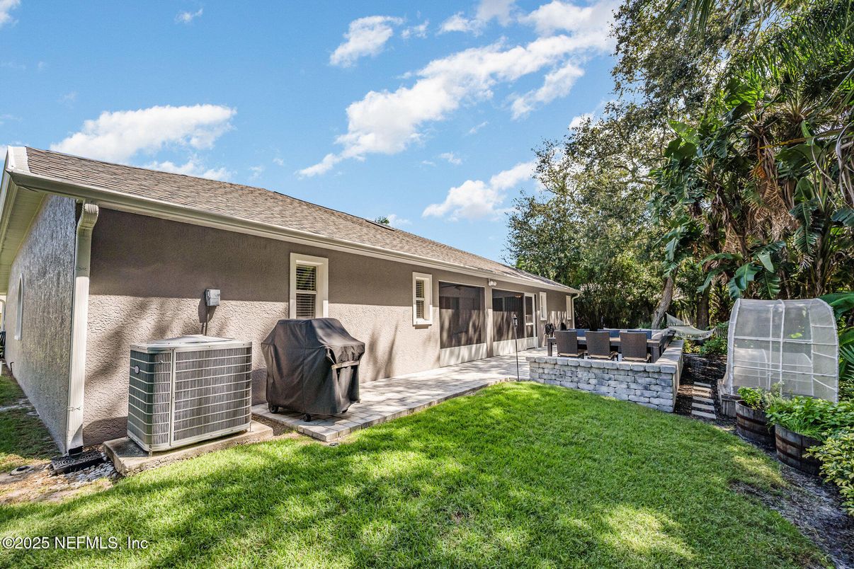 Backyard, Exterior