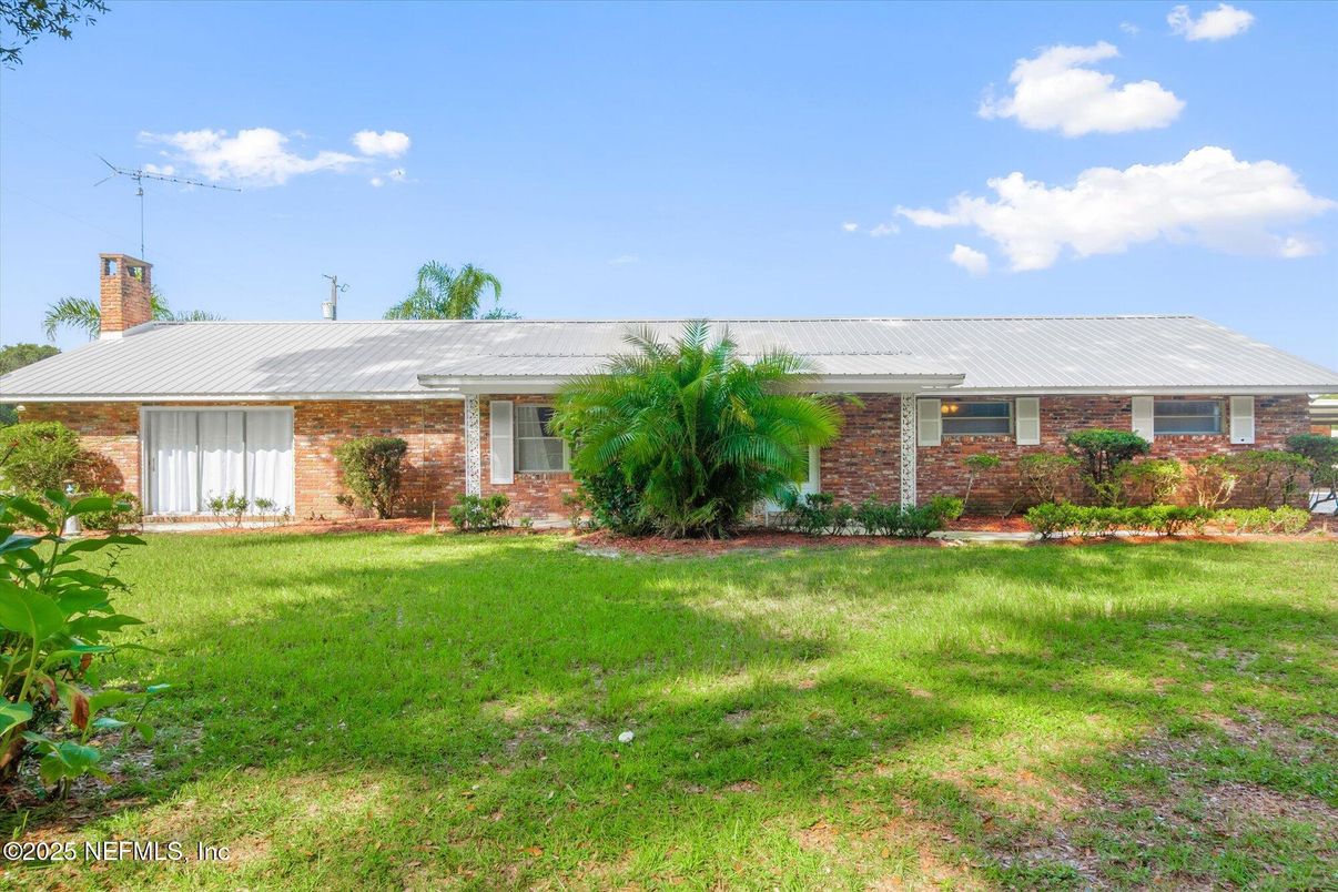 Exterior, Facade, Brick Facade, Ranch