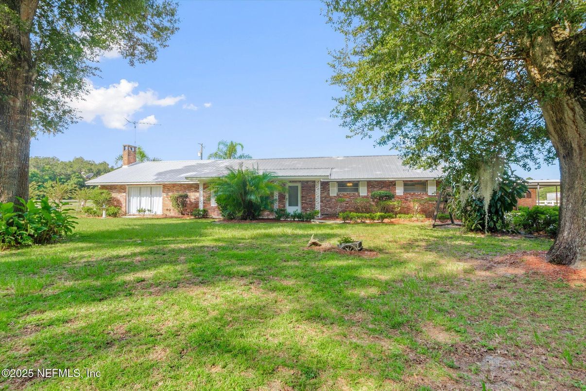 Backyard, Exterior, Facade, Brick Facade, Ranch