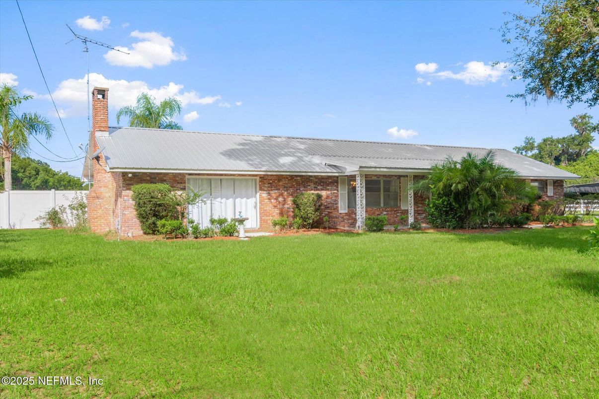 Exterior, Facade, Brick Facade, Ranch