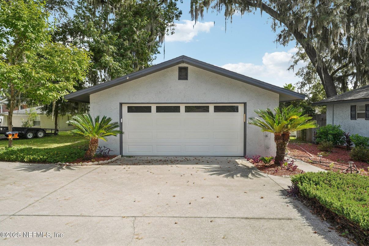 Detached Garage, Exterior
