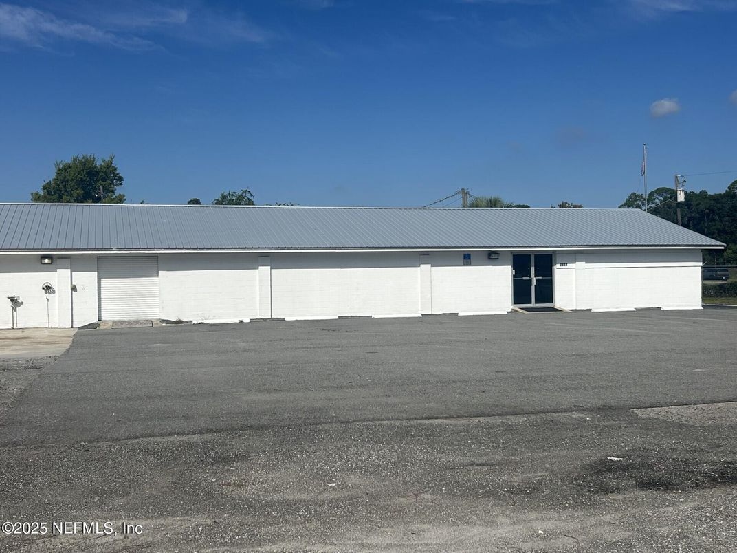 Attached, Exterior, Facade, Ranch