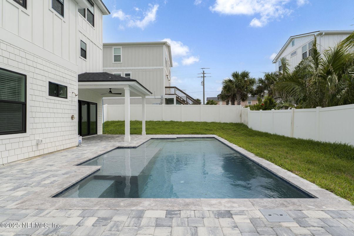 Exterior, Pool