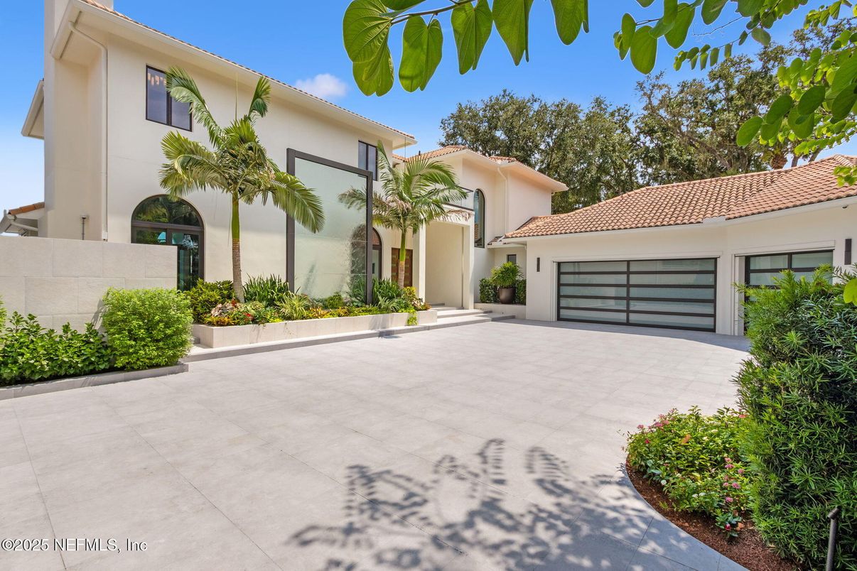 Attached, Exterior, Facade, Spanish Mediterranean