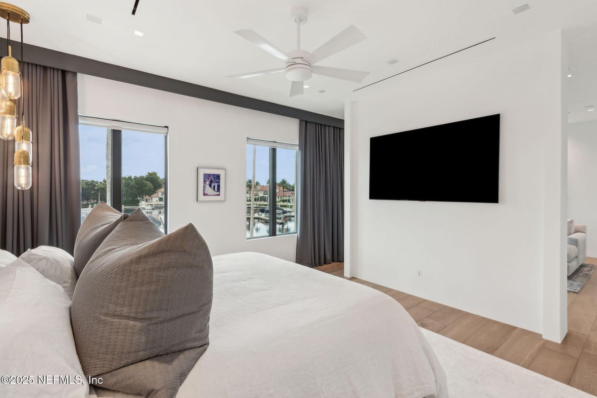 Bedroom, Interior, Pendant Lights, Recessed Lighting, Wood Texture Flooring
