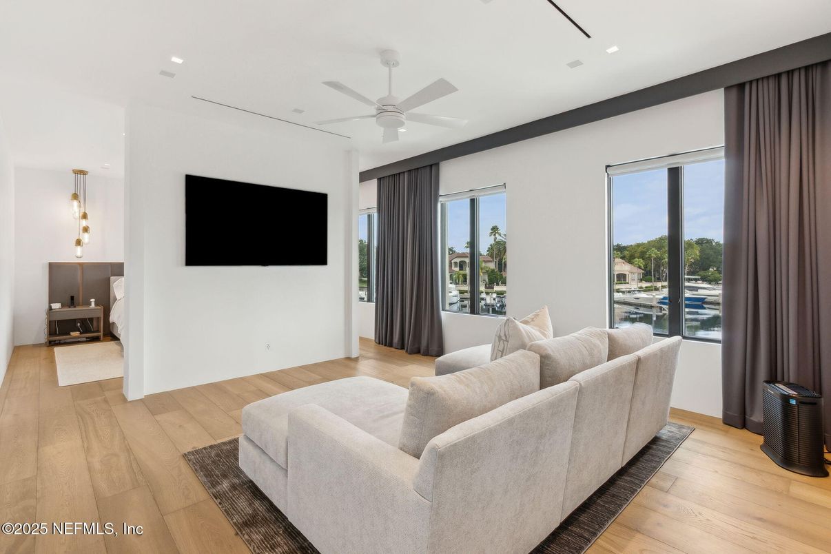 Interior, Living room, Recessed Lighting, Wood Texture Flooring