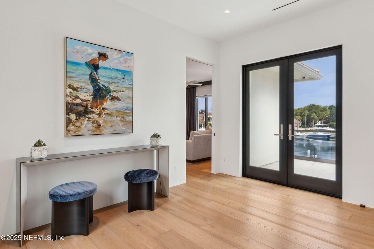 Interior, Recessed Lighting, Wood Texture Flooring