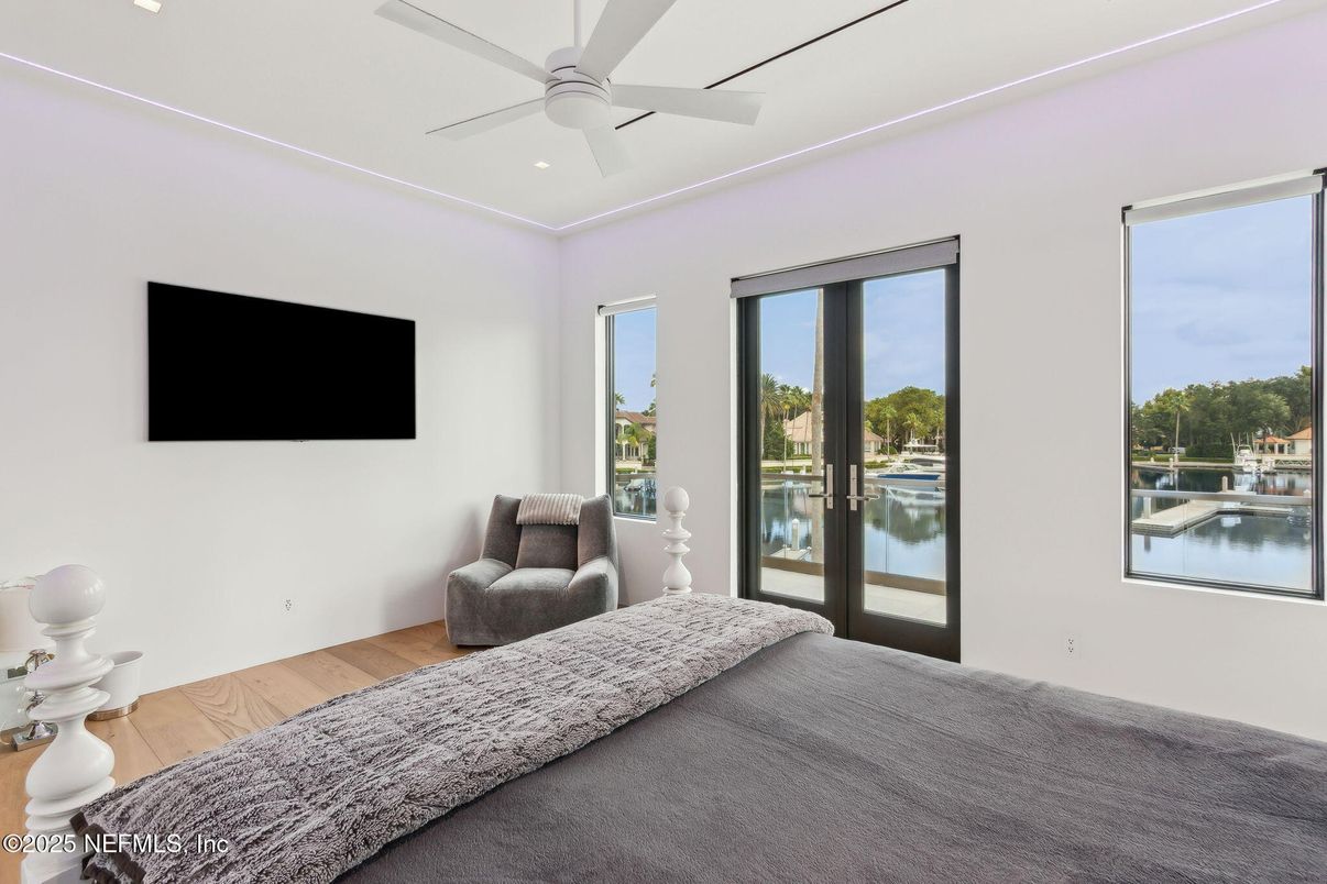 Bedroom, Interior, Recessed Lighting, Water, Wood Texture Flooring