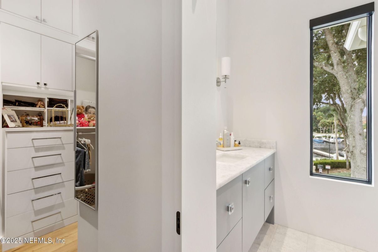 Interior, Walk-in Closets, Wood Texture Flooring