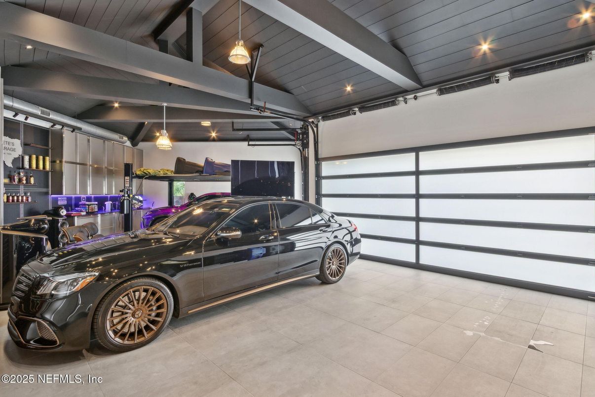 Garage, Interior