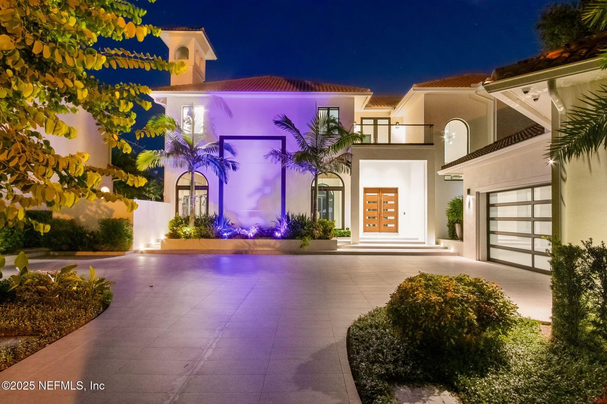 Attached, Exterior, Facade, Spanish Mediterranean