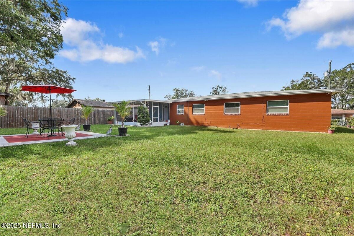 Backyard, Exterior