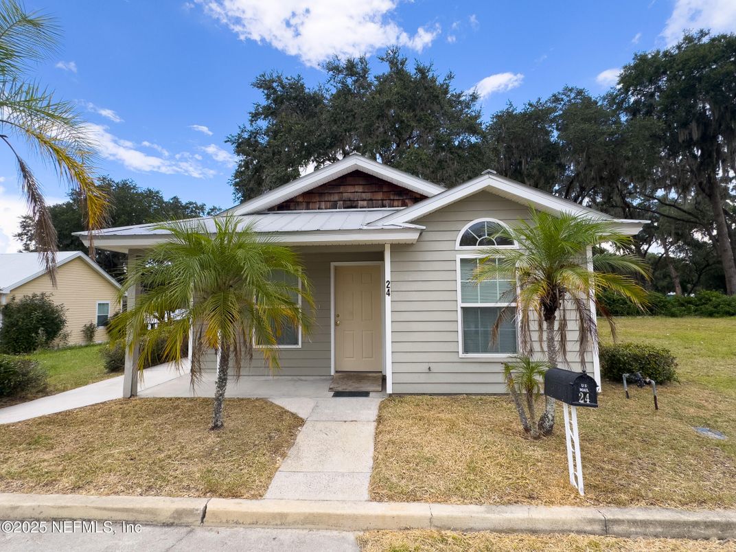 Exterior, Facade, Ranch