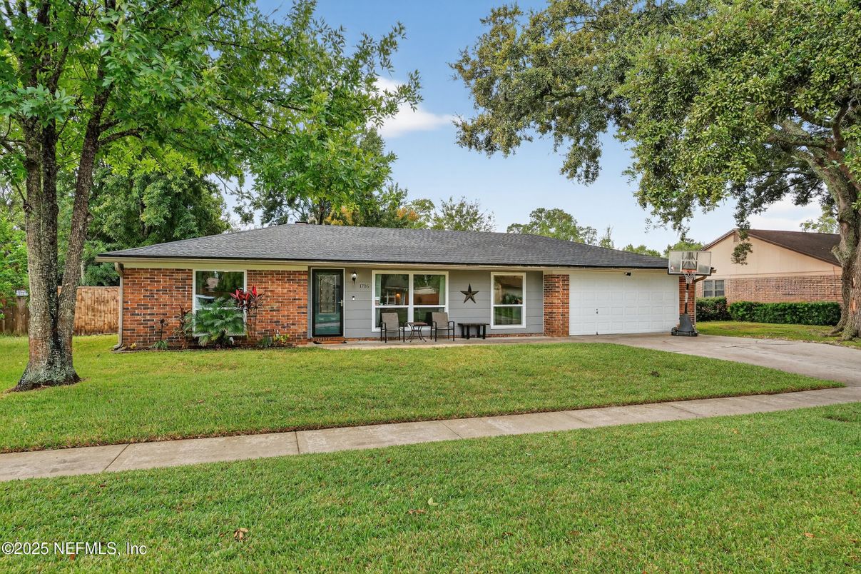 Attached, Exterior, Facade, Brick Facade, Ranch
