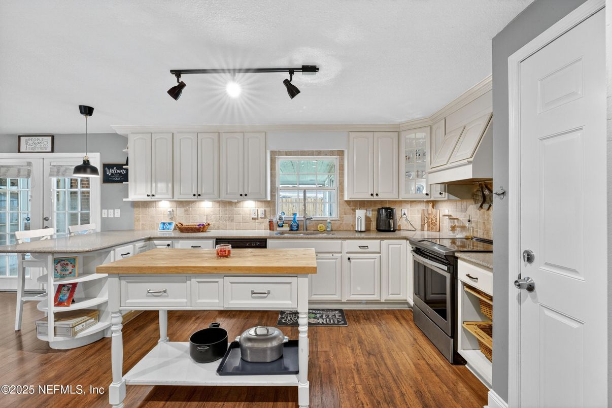 Interior, Kitchen, Pendant Lights, Wood Texture Flooring