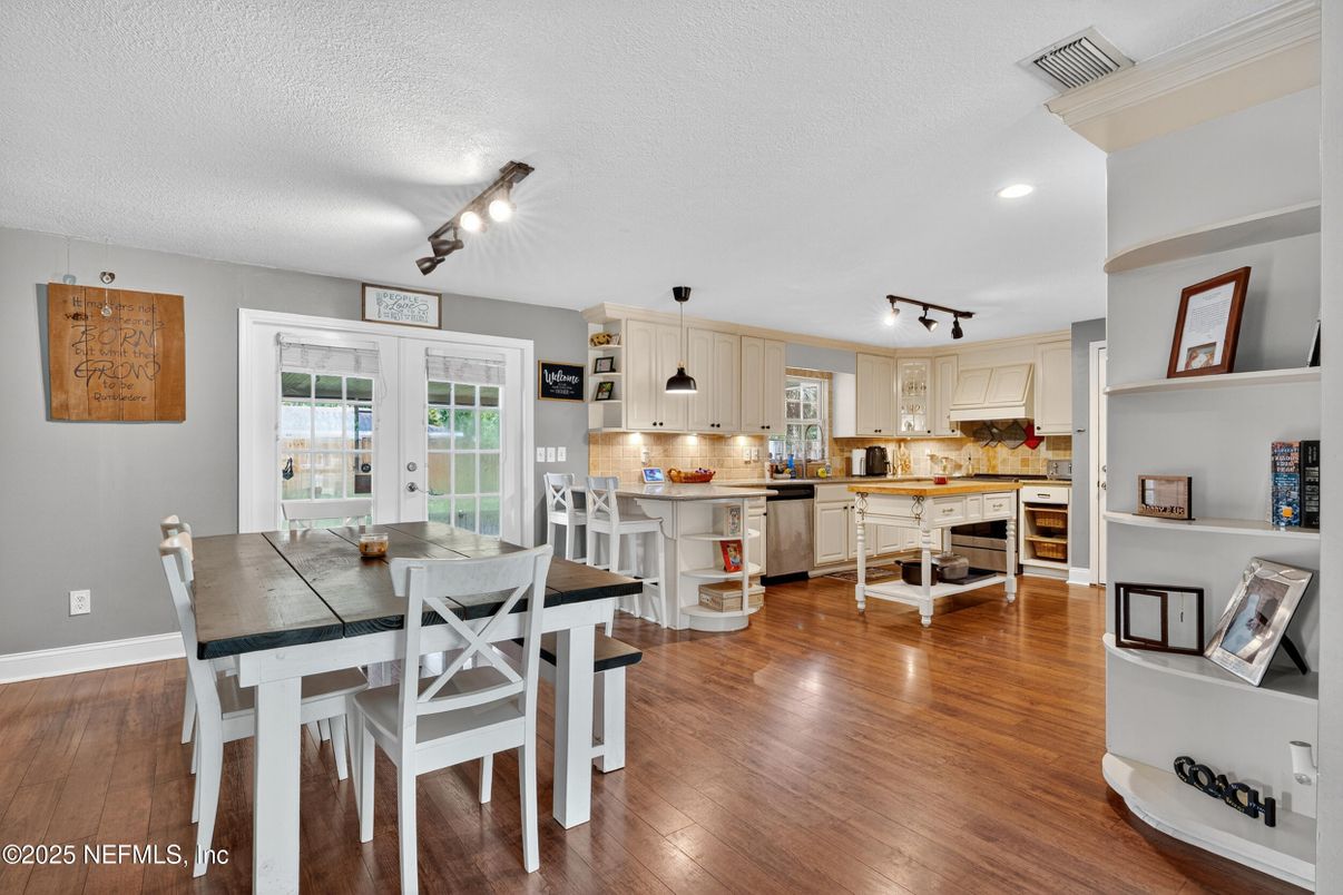 Dining room, Interior, Kitchen, Pendant Lights, Recessed Lighting, Wood Texture Flooring