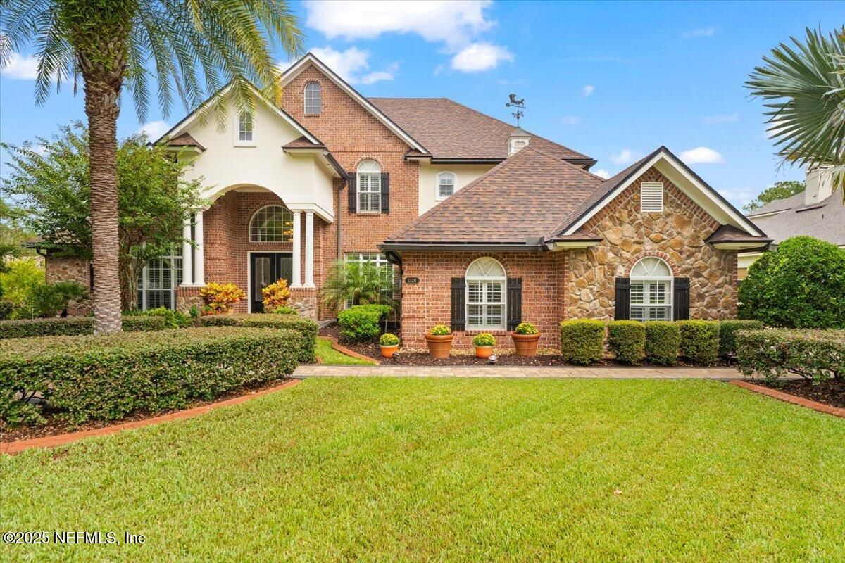 Backyard, Exterior, Facade, Brick Facade, Brick Traditional