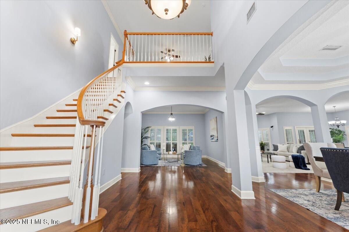 Interior, Pendant Lights, Wood Texture Flooring
