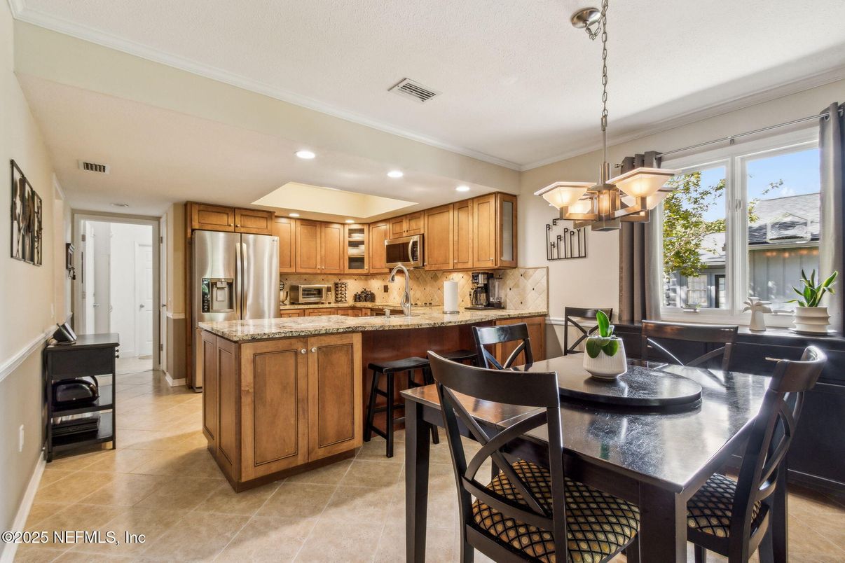 Dining room, Interior, Kitchen, Pendant Lights, Recessed Lighting, Stainless Steel Appliances