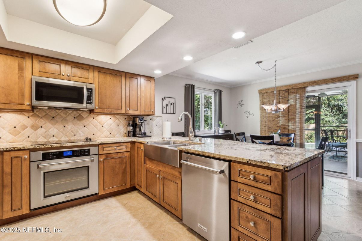 Dining room, Interior, Kitchen, Pendant Lights, Recessed Lighting, Stainless Steel Appliances