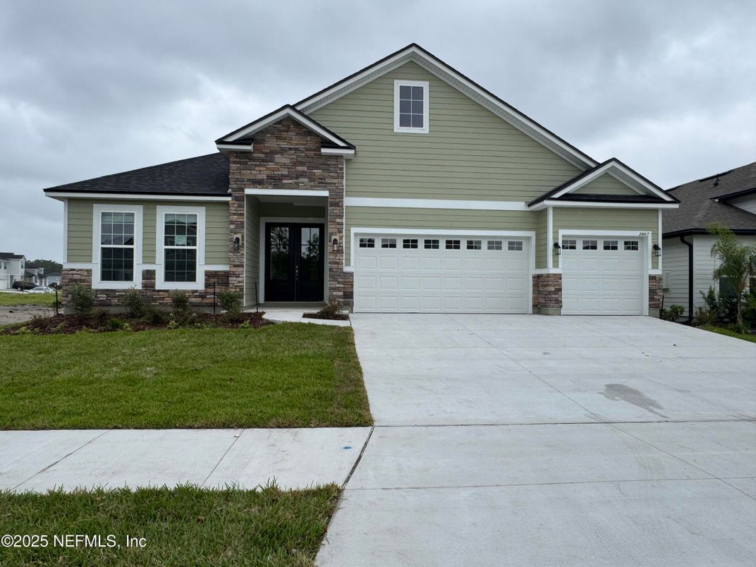 Attached, Exterior, Facade, American Craftsman