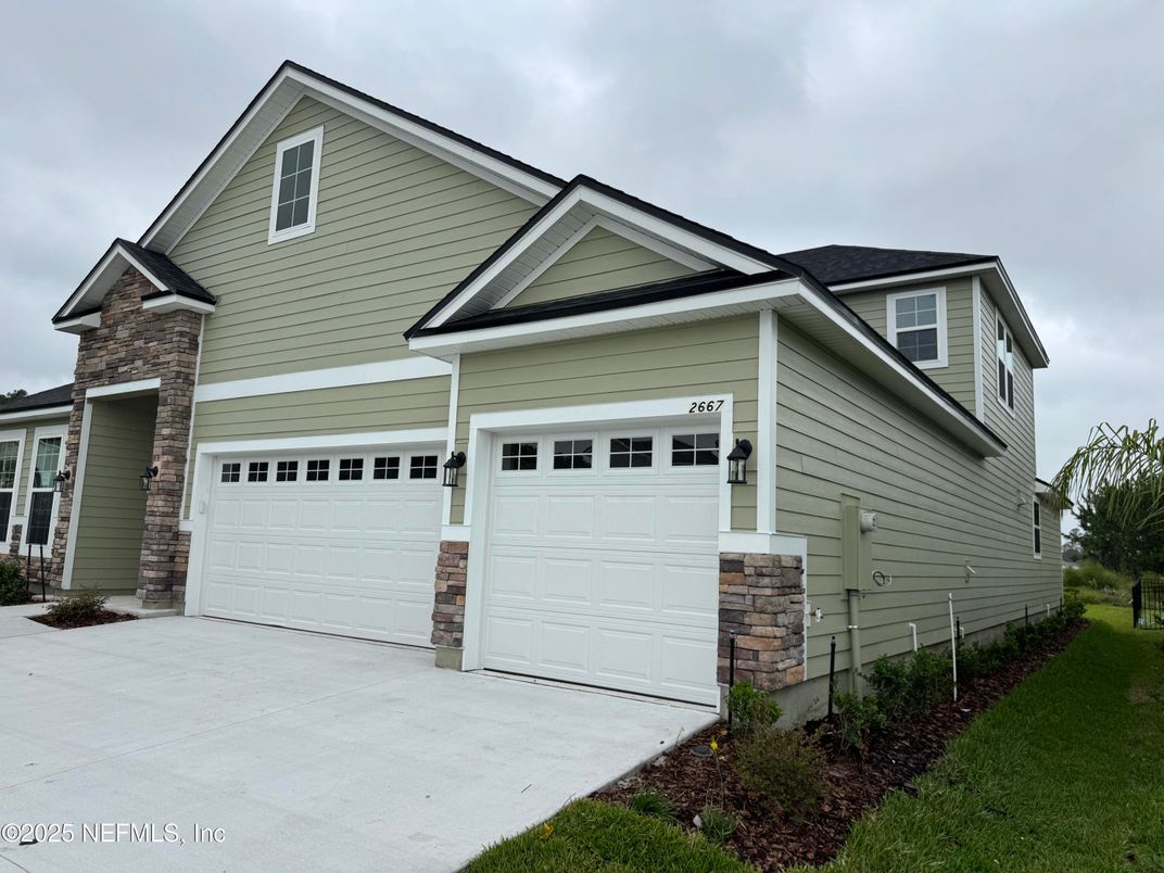 Attached, Exterior, Facade, American Craftsman